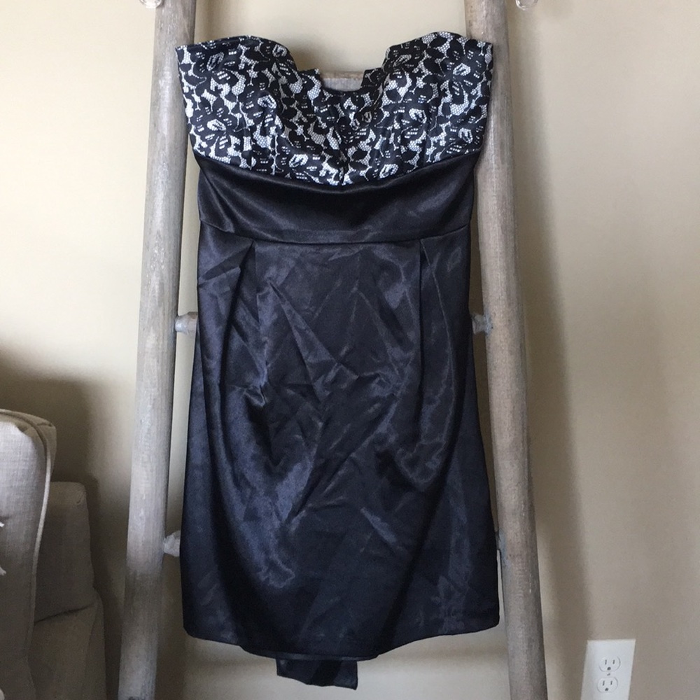 Black and Cream Lace-like Design Dress